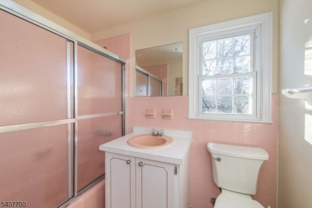 3 Maple Ct, East Hanover Twp., NJ 07936