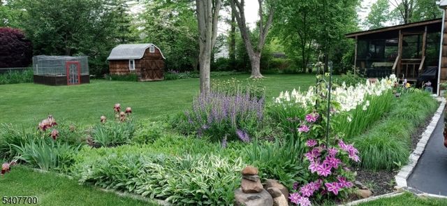 3 Maple Ct, East Hanover Twp., NJ 07936