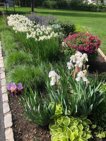 3 Maple Ct, East Hanover Twp., NJ 07936