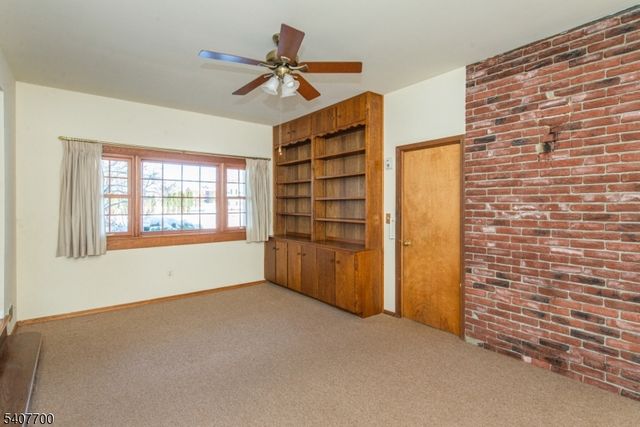 3 Maple Ct, East Hanover Twp., NJ 07936