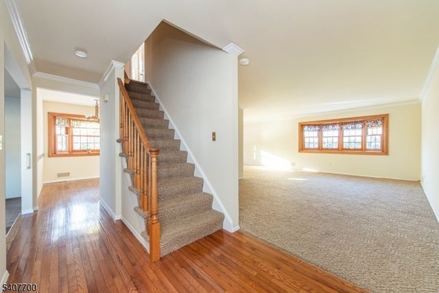 3 Maple Ct, East Hanover Twp., NJ 07936