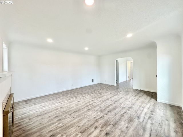 13533 Se DIVISION St, Portland, OR 97236
