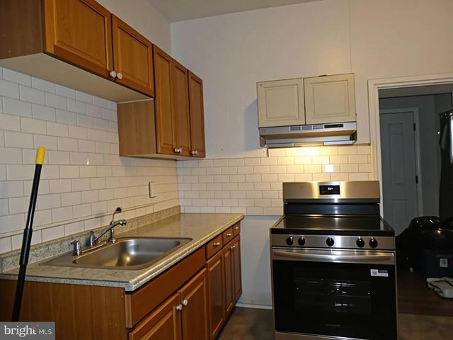 2070 BELLMORE AVE, Philadelphia, PA 19134