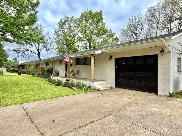 146 Rogers Circle Drive, Springdale, AR 72764
