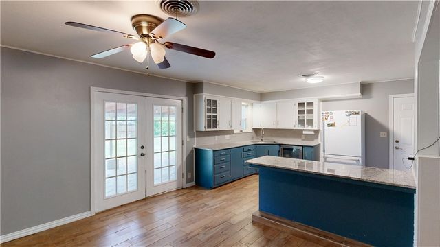 146 Rogers Circle Drive, Springdale, AR 72764