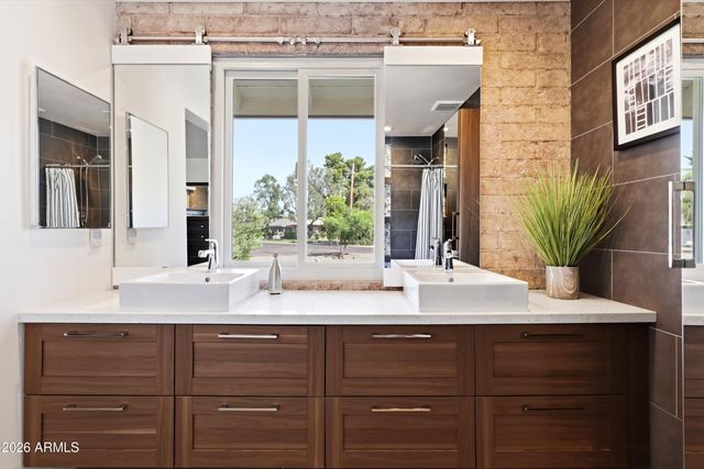 1142 W VERMONT Avenue, Phoenix, AZ 85013