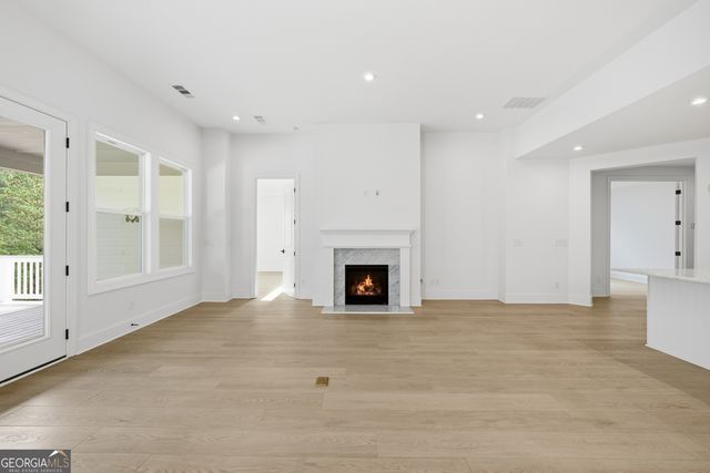 385 Huron Lane, Hoschton, GA 30548