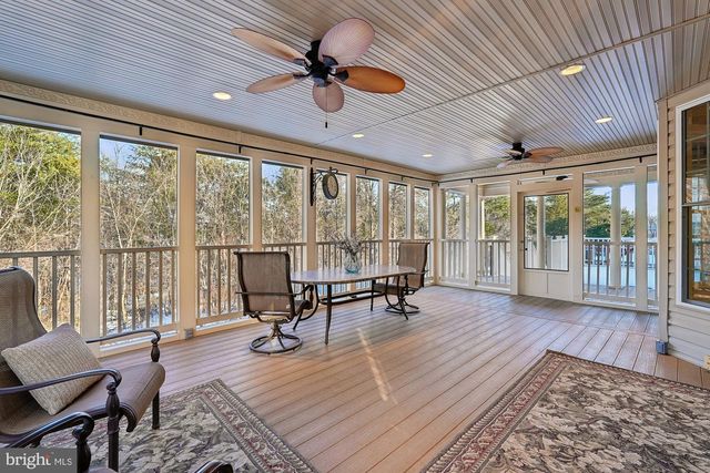 25730 S S VILLAGE DR, Chantilly, VA 20152