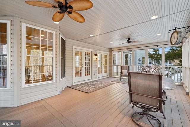 25730 S S VILLAGE DR, Chantilly, VA 20152