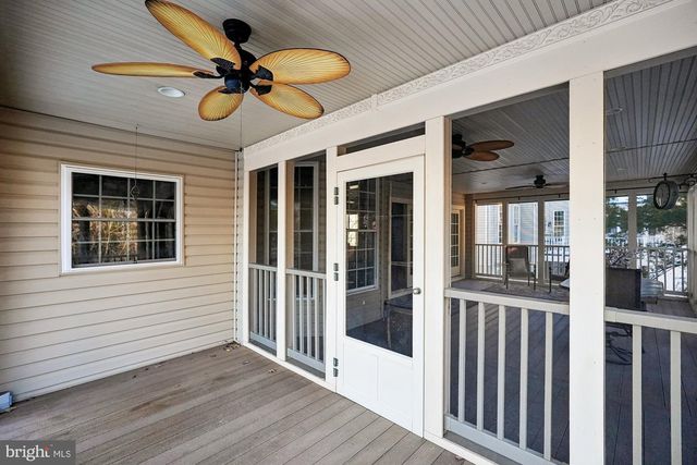 25730 S S VILLAGE DR, Chantilly, VA 20152