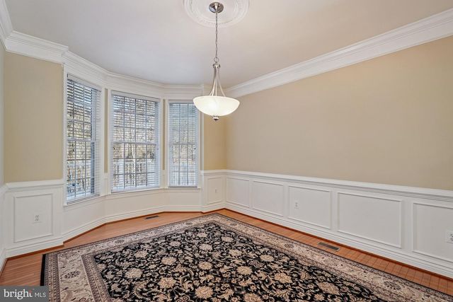 25730 S S VILLAGE DR, Chantilly, VA 20152