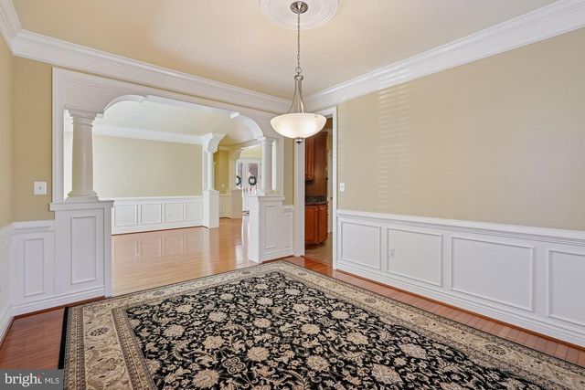 25730 S S VILLAGE DR, Chantilly, VA 20152