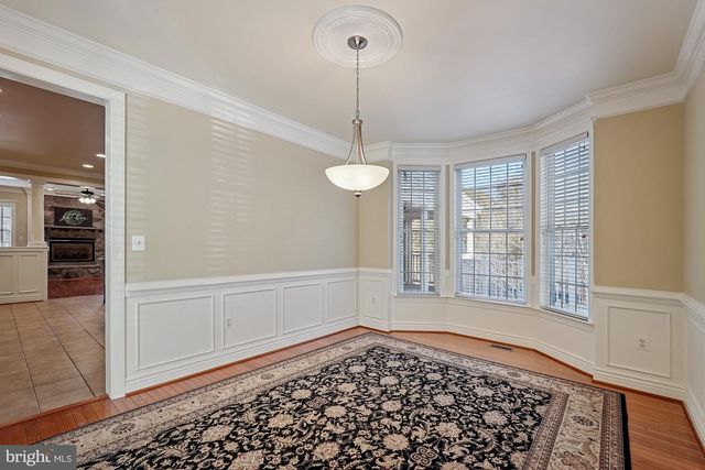 25730 S S VILLAGE DR, Chantilly, VA 20152