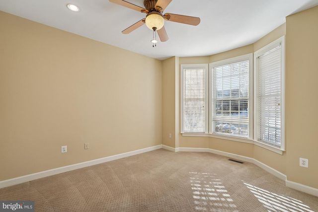 25730 S S VILLAGE DR, Chantilly, VA 20152