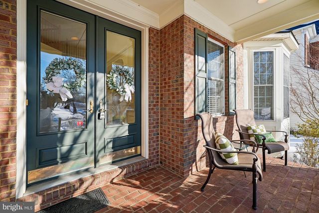 25730 S S VILLAGE DR, Chantilly, VA 20152