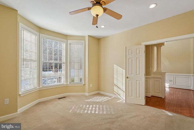 25730 S S VILLAGE DR, Chantilly, VA 20152