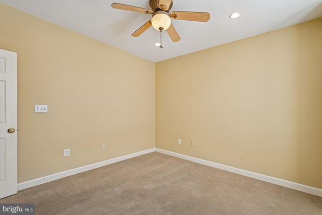 25730 S S VILLAGE DR, Chantilly, VA 20152