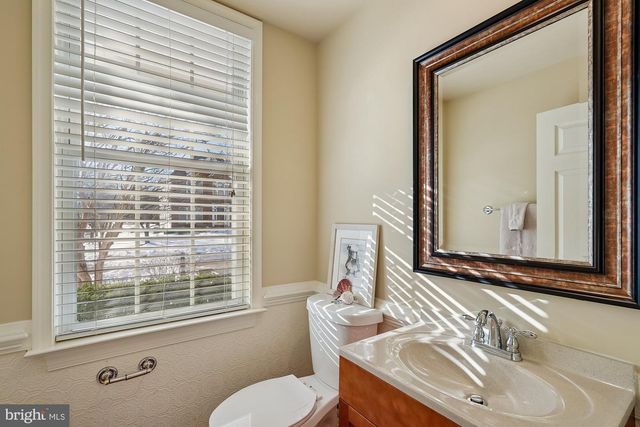 25730 S S VILLAGE DR, Chantilly, VA 20152