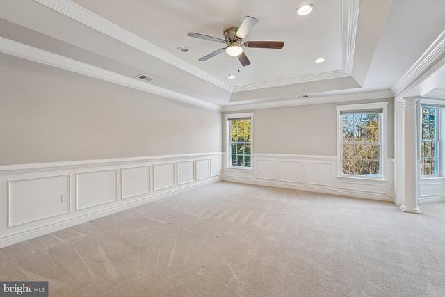 25730 S S VILLAGE DR, Chantilly, VA 20152