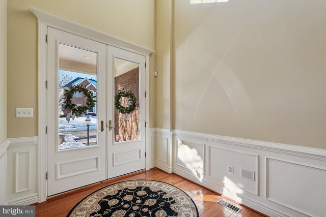 25730 S S VILLAGE DR, Chantilly, VA 20152