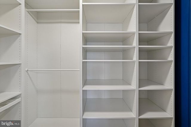 25730 S S VILLAGE DR, Chantilly, VA 20152