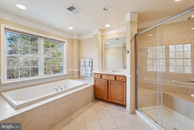 25730 S S VILLAGE DR, Chantilly, VA 20152