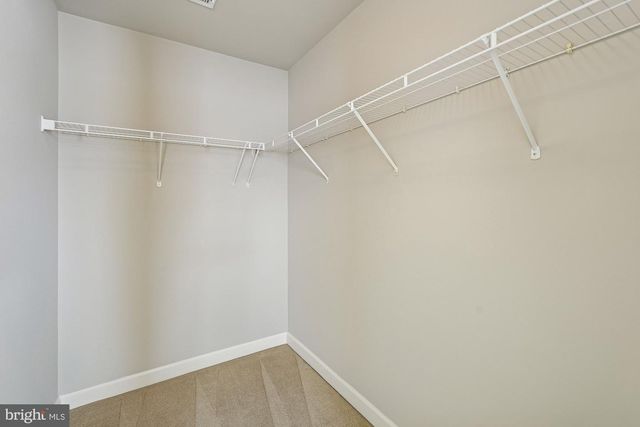 25730 S S VILLAGE DR, Chantilly, VA 20152