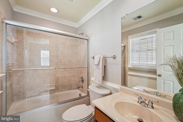 25730 S S VILLAGE DR, Chantilly, VA 20152