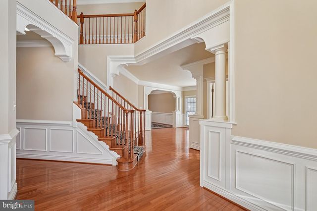 25730 S S VILLAGE DR, Chantilly, VA 20152