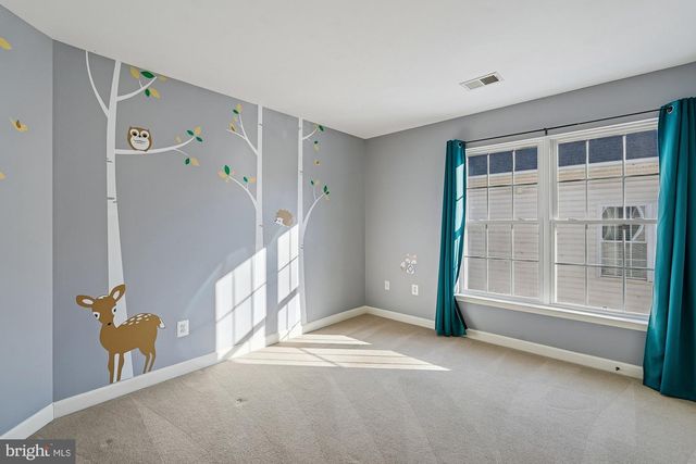 25730 S S VILLAGE DR, Chantilly, VA 20152