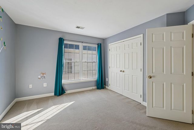 25730 S S VILLAGE DR, Chantilly, VA 20152