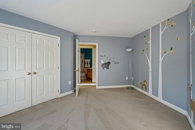 25730 S S VILLAGE DR, Chantilly, VA 20152