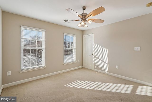 25730 S S VILLAGE DR, Chantilly, VA 20152