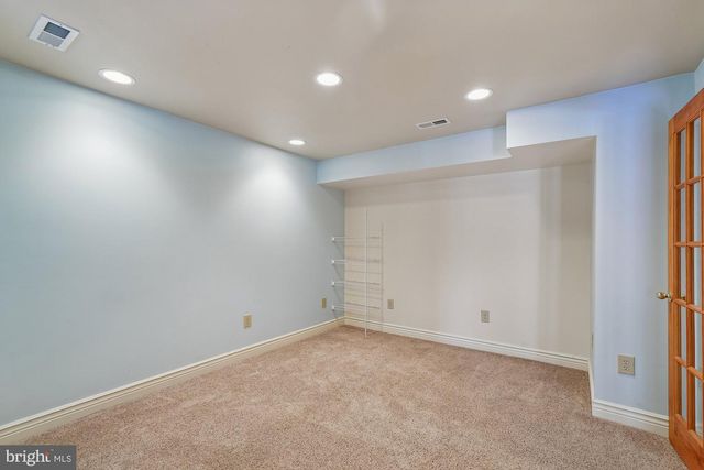 25730 S S VILLAGE DR, Chantilly, VA 20152