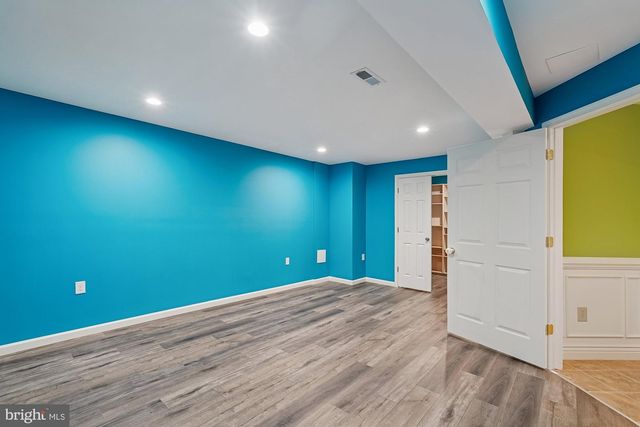 25730 S S VILLAGE DR, Chantilly, VA 20152