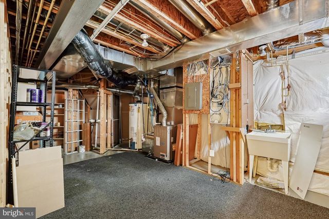 25730 S S VILLAGE DR, Chantilly, VA 20152