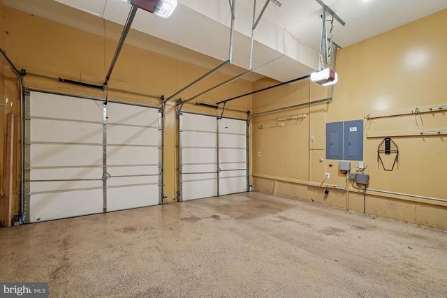 25730 S S VILLAGE DR, Chantilly, VA 20152