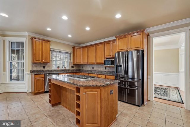 25730 S S VILLAGE DR, Chantilly, VA 20152