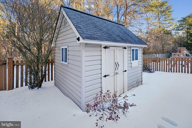 25730 S S VILLAGE DR, Chantilly, VA 20152