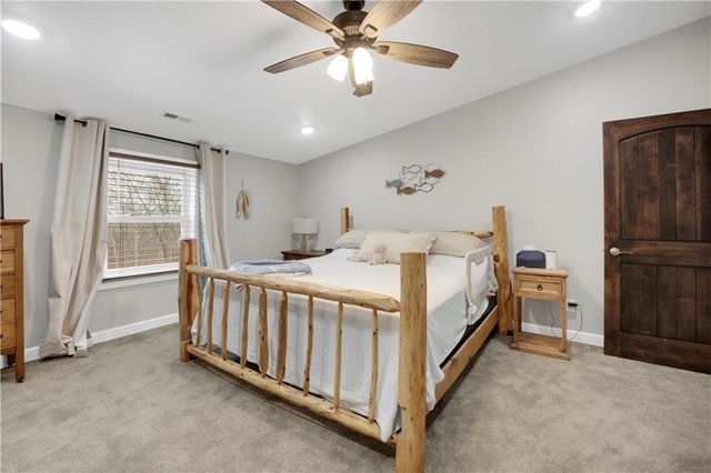 26192 Georgetown Avenue, Warsaw, MO 65355