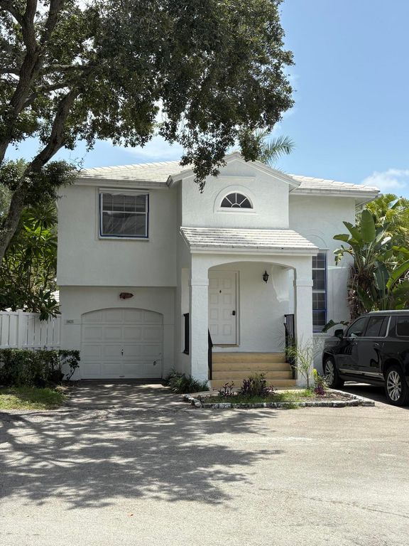 9825 NW 2nd Court, Plantation, FL 33324