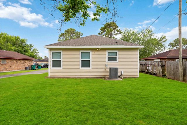 2709 Virginia Street, La Marque, TX 77568