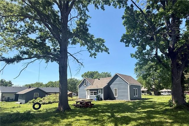 403 E Chestnut Street, Archie, MO 64725