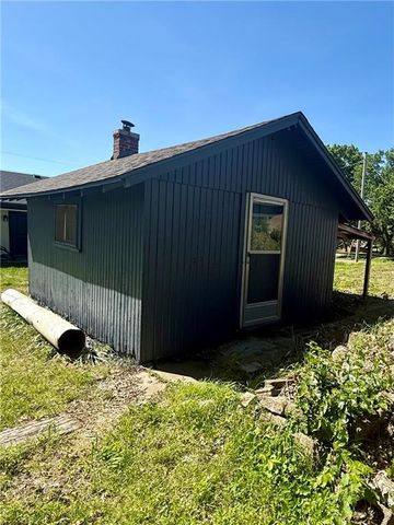 403 E Chestnut Street, Archie, MO 64725