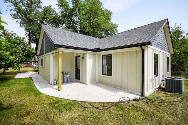 303 Westwood Dr, Mcminnville, TN 37110
