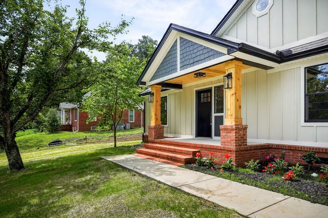 303 Westwood Dr, Mcminnville, TN 37110