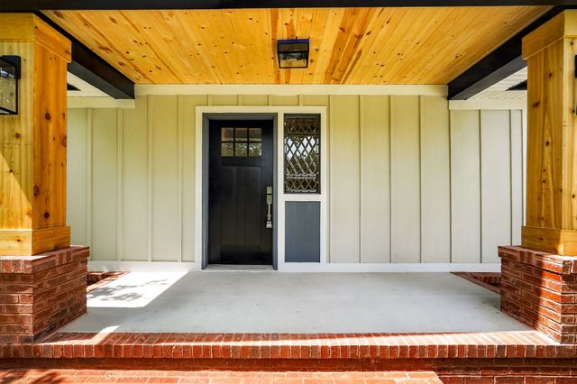 303 Westwood Dr, Mcminnville, TN 37110
