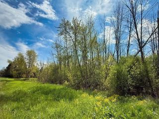 11025 N RANGE LINE ROAD, Mequon, WI 53092