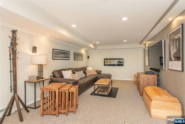 3 Harding Avenue, North Caldwell, NJ 07006