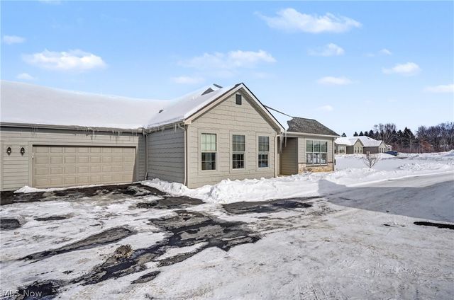 9264 Sharrott Road 1002, Poland, OH 44514